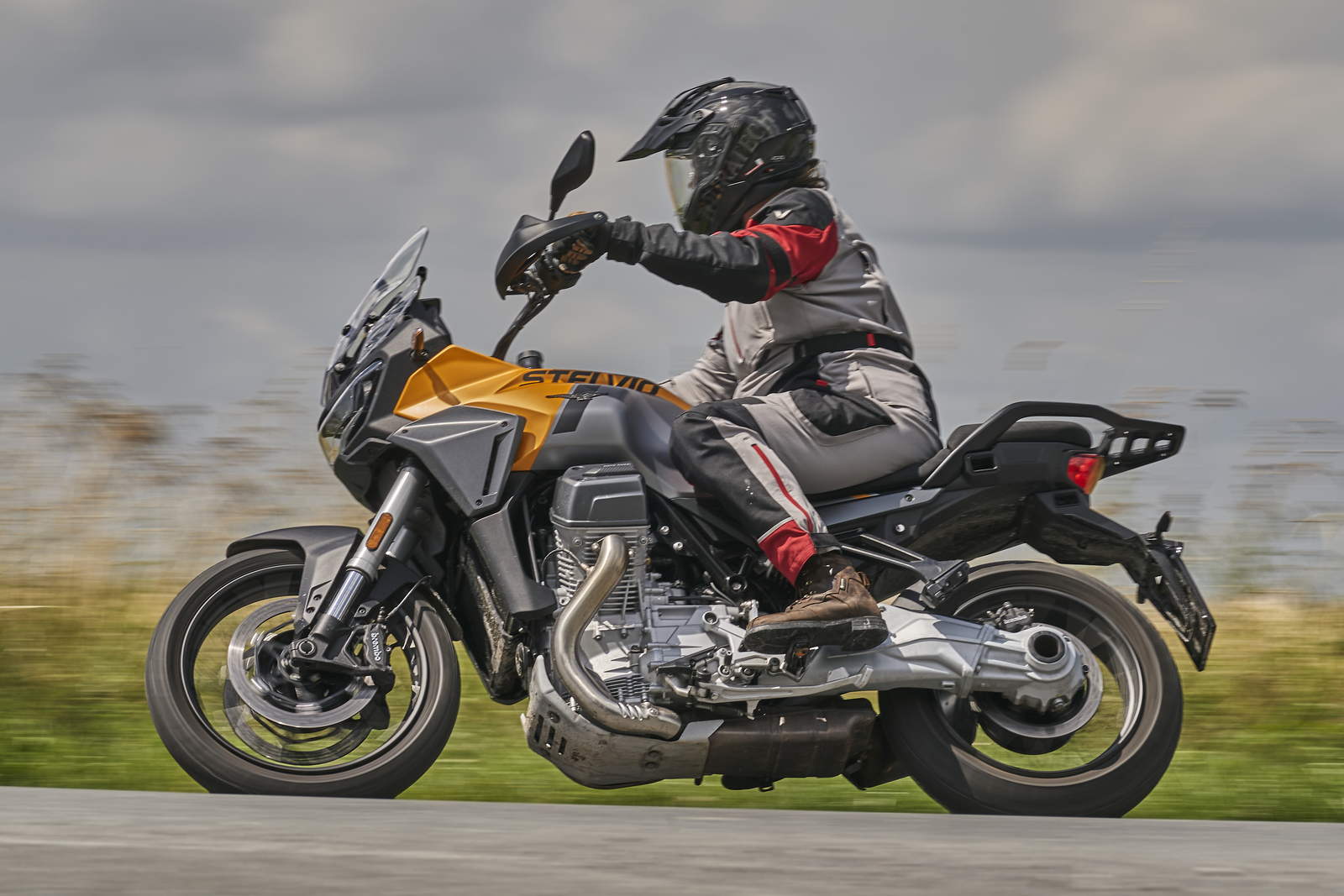 Honda Africa Twin CRF 1100 vs Moto Guzzi Stelvio